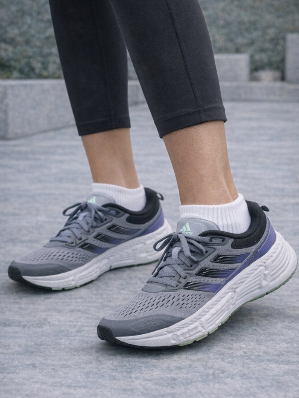 Adidas Running Shoes Women Size 7 Gray Lightweight Comfort Athletic Sneakers